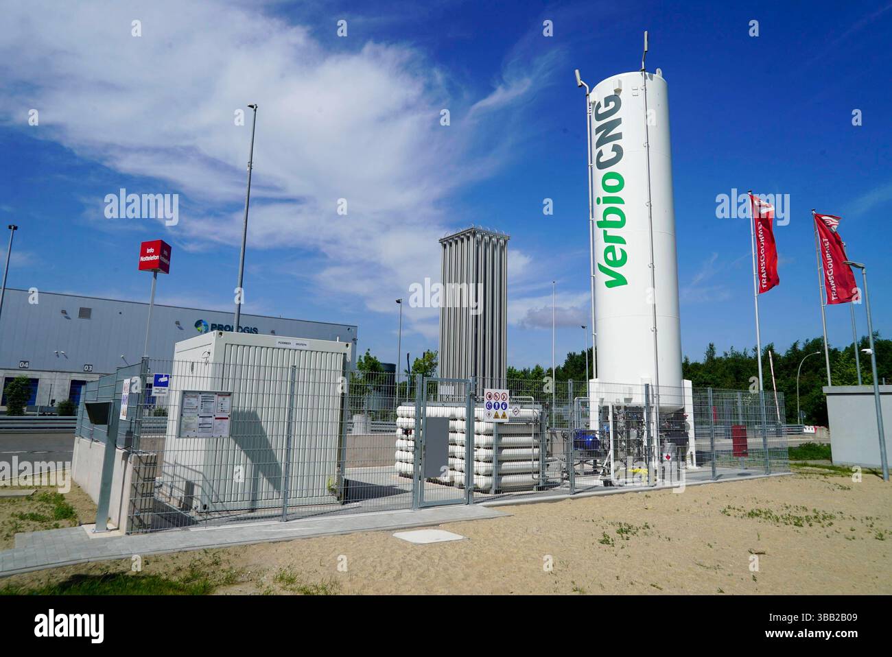 Tankstelle Firma Transgourmet stellt ihre gesamte LKW Flotte auf  Biogasbetrieb um.Eroeffnung Errichtung einer eigenen Biogas-Tankstelle am  Standort Hamburg am 14.05.2025 Die Transgourmet Holding AG ist ein  Grosshandelsunternehmen mit Sitz in Basel, das