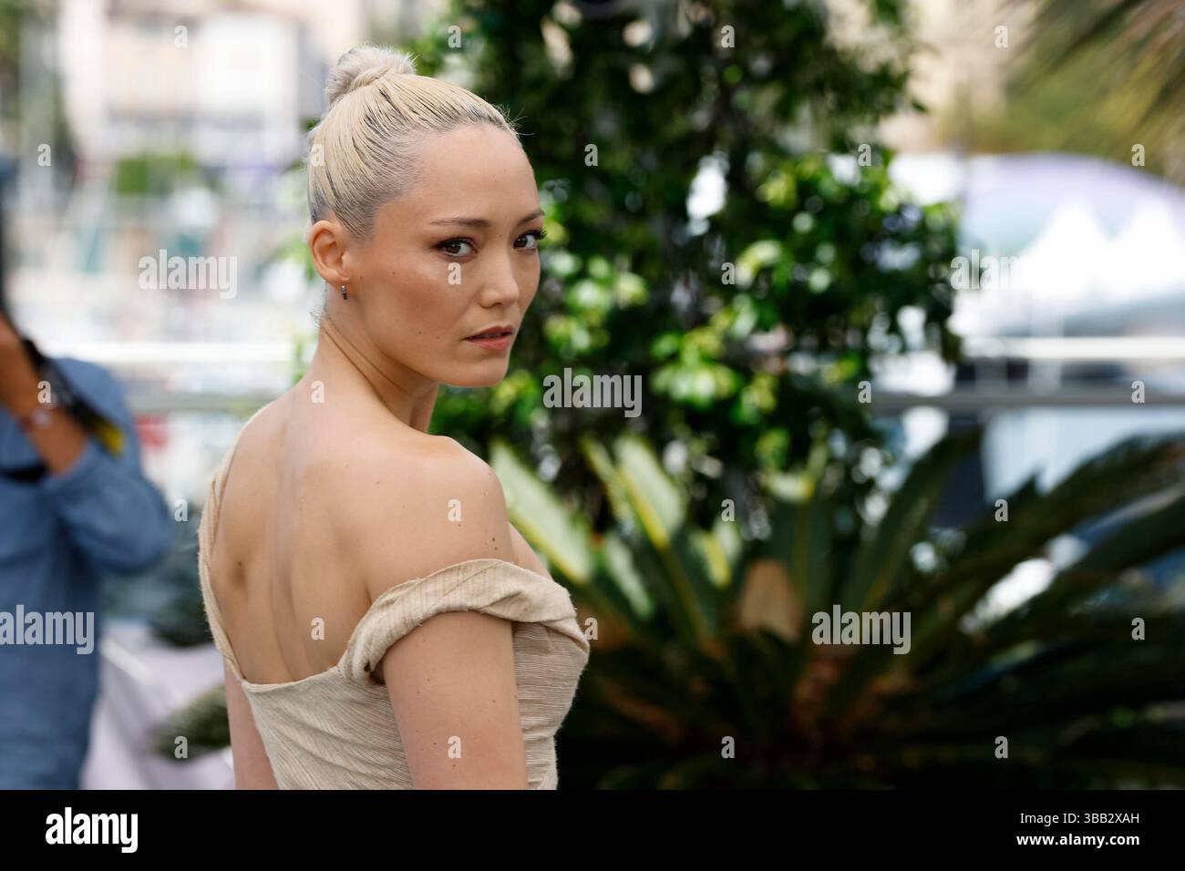 cannes-frankreich-13th-may-2025-pom-klementieff-poses-at-the
