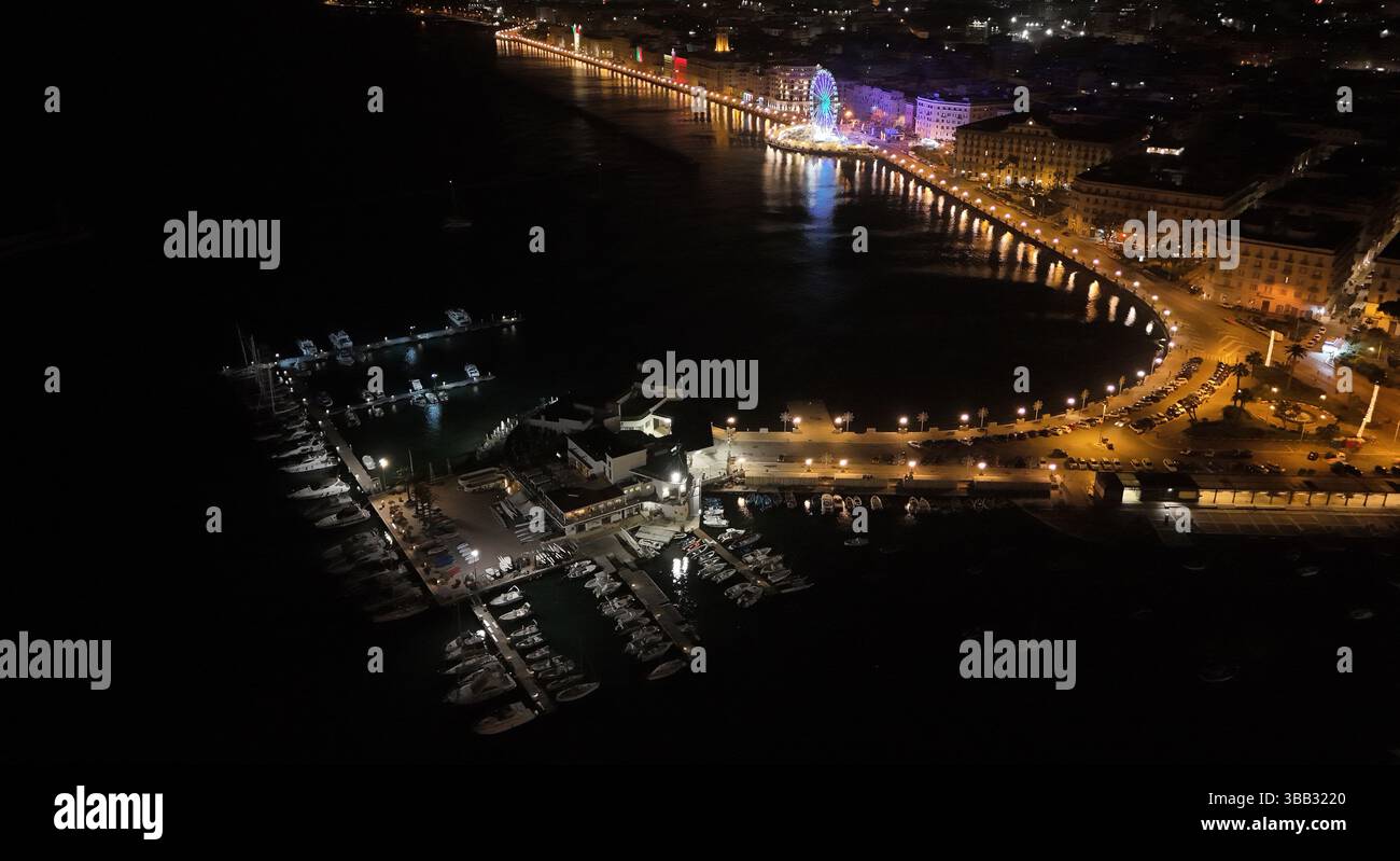 Pedestrianized shopping areas dock hi-res stock photography and images ...