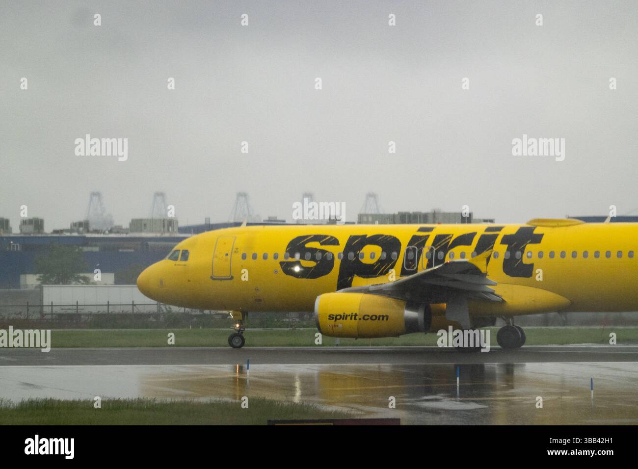 Newark New Jersey USA 14th May 2025 A Spirit Airlines Flight Takes newark-new-jersey-usa-14th-may-2025-a-spirit-airlines-flight-takes