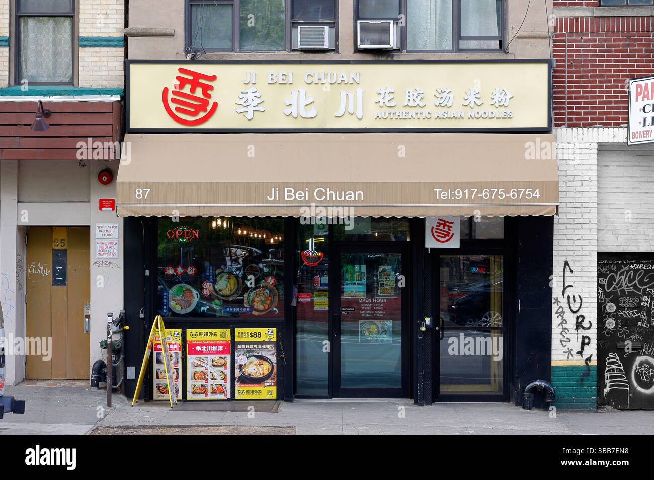 Ji Bei Chuan 季北川, 87 Chrystie St, New York, NYC storefront of a fish maw noodles restaurant in Manhattan Chinatown. 纽约 美国 季北川花胶鸡米粉 季北川花膠雞米粉 Stock Photo