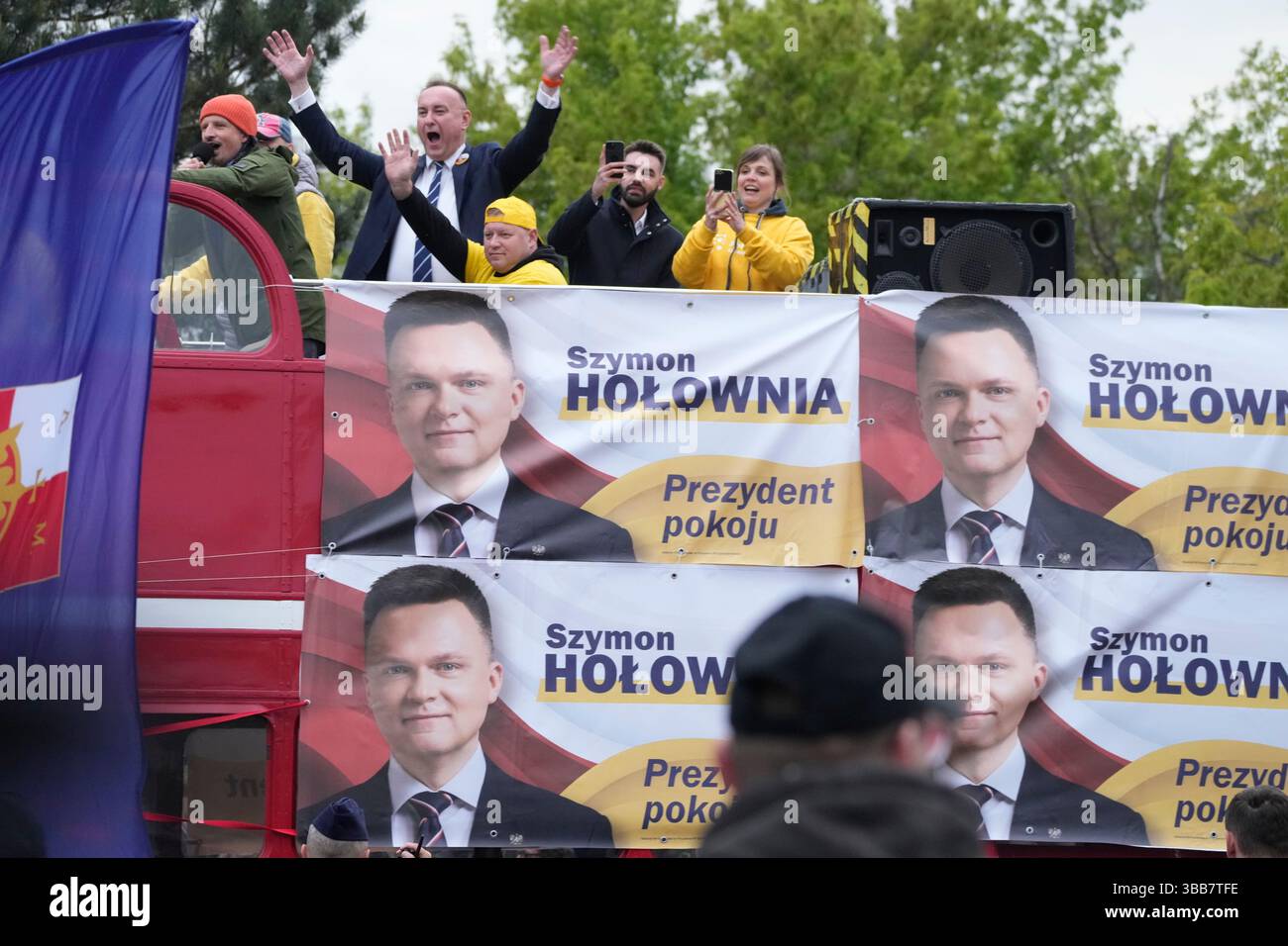 Hołownia's Political Strategy: Critique or Campaign Hołownia's Political Strategy: A Critique or a Campaign Tactic?