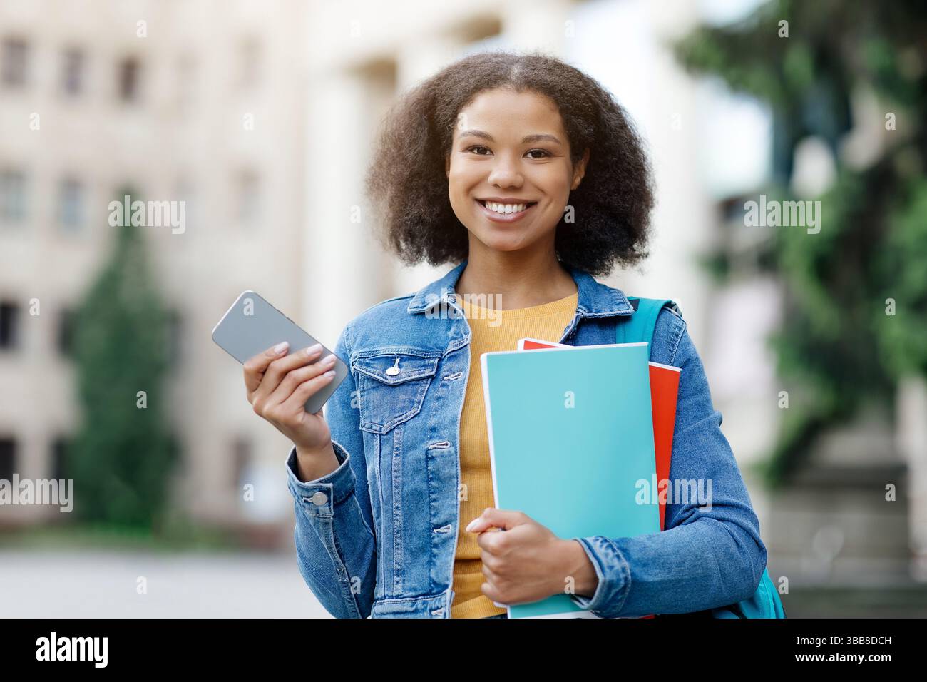Friendly black lady student hi-res stock photography and images - Alamy