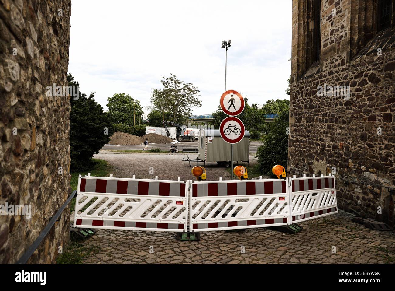 Abriss der Fußgängerbrücke am Petriförder in Magdeburg Sachsen-Anhalt ...