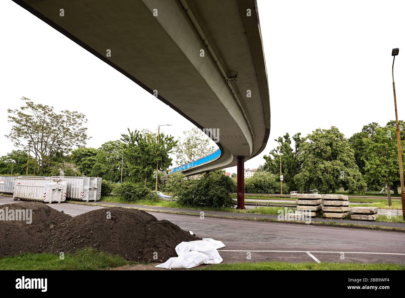 Abriss der Fußgängerbrücke am Petriförder in Magdeburg Sachsen-Anhalt ...