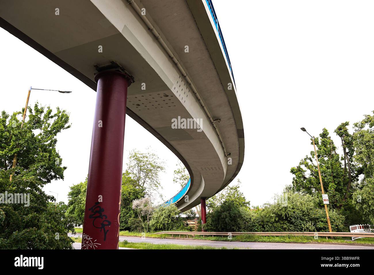 Abriss der Fußgängerbrücke am Petriförder in Magdeburg Sachsen-Anhalt ...