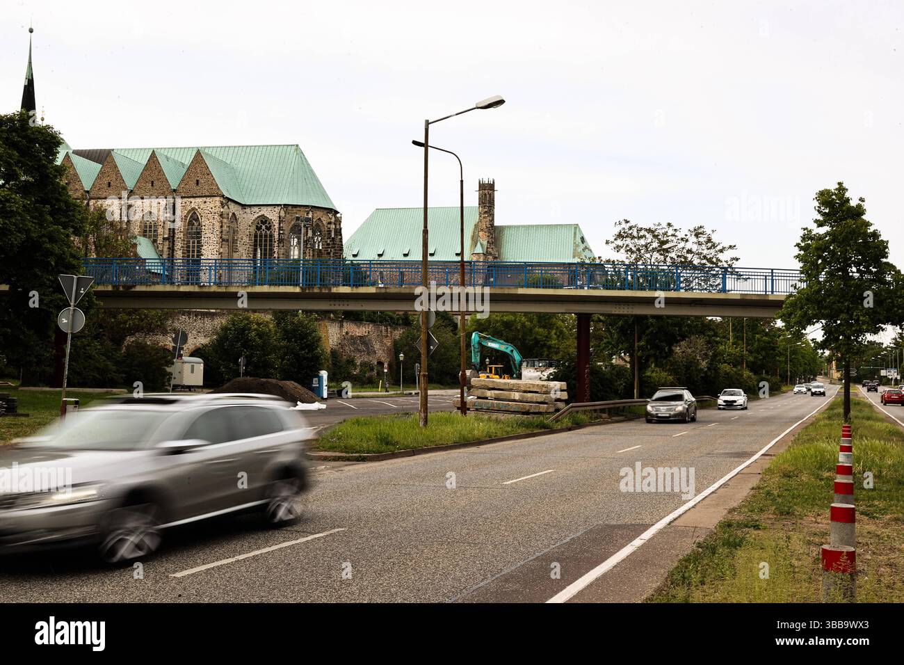 Abriss der Fußgängerbrücke am Petriförder in Magdeburg Sachsen-Anhalt ...