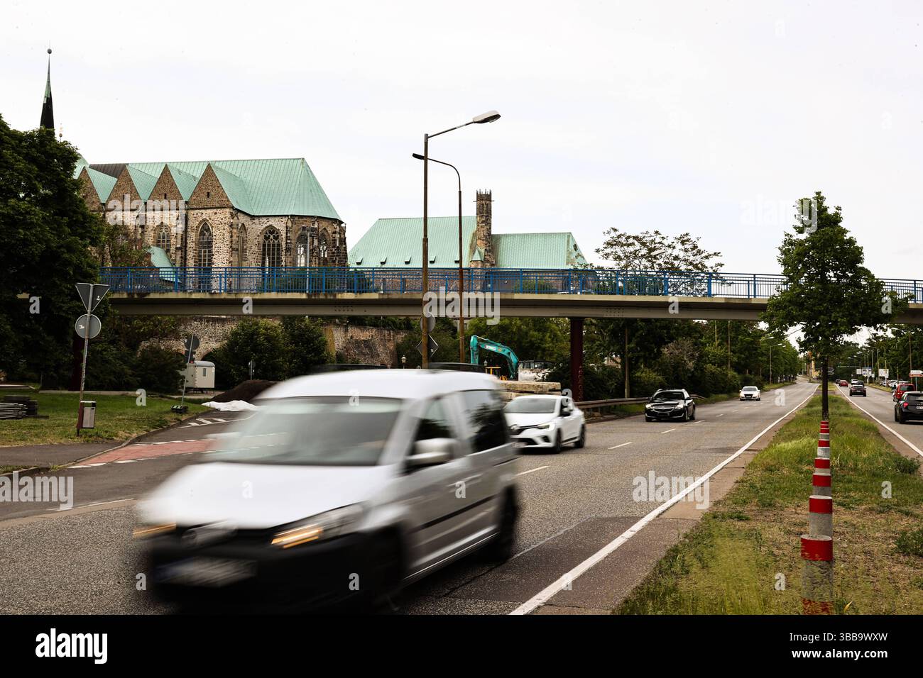 Abriss der Fußgängerbrücke am Petriförder in Magdeburg Sachsen-Anhalt ...
