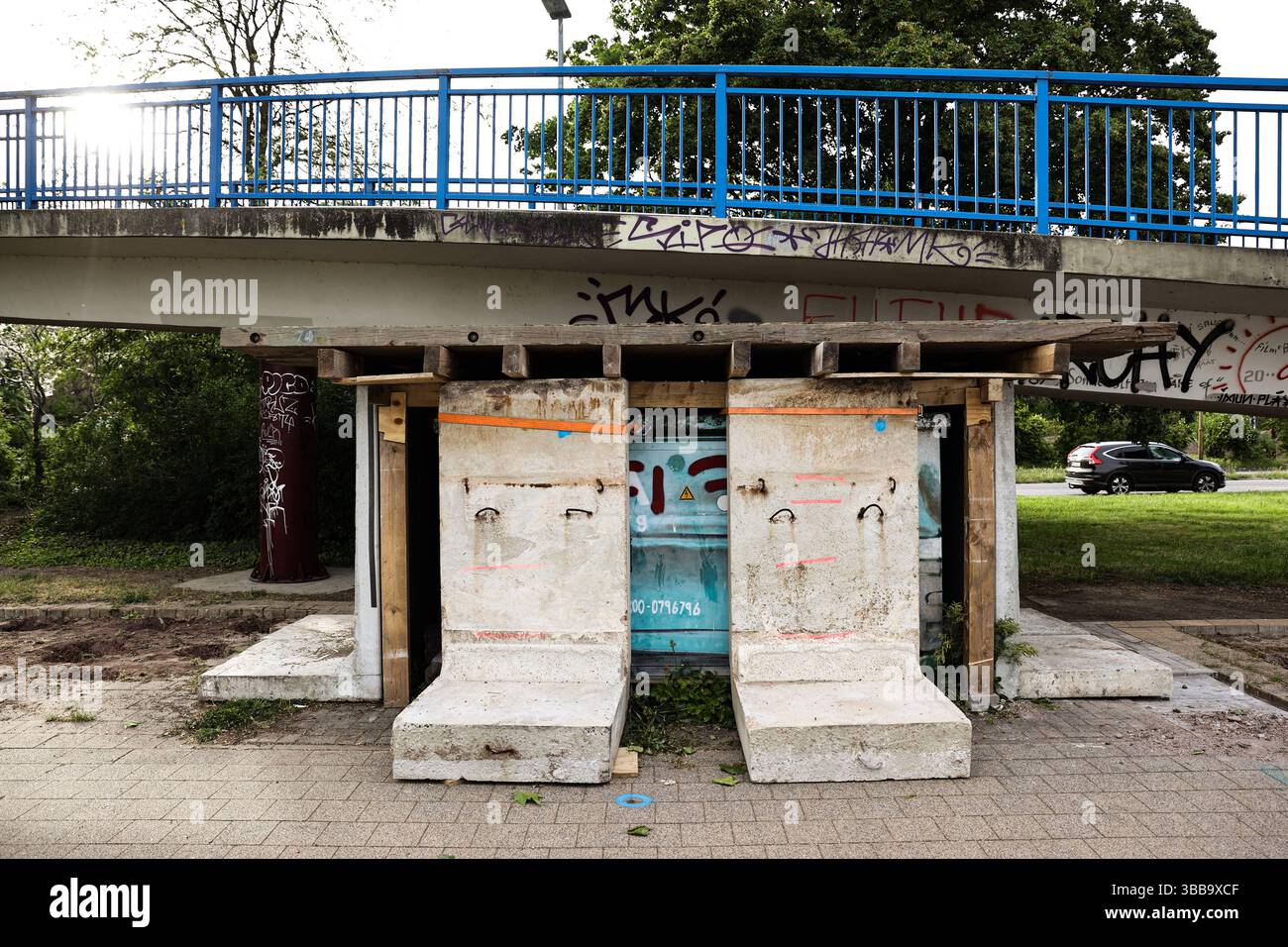 Abriss der Fußgängerbrücke am Petriförder in Magdeburg Sachsen-Anhalt ...