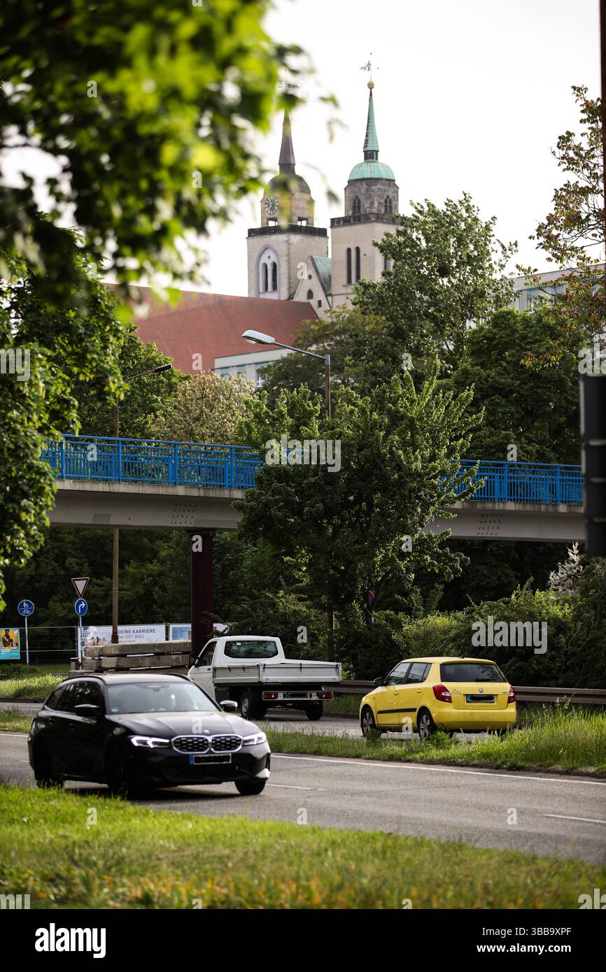 Abriss der Fußgängerbrücke am Petriförder in Magdeburg Sachsen-Anhalt ...