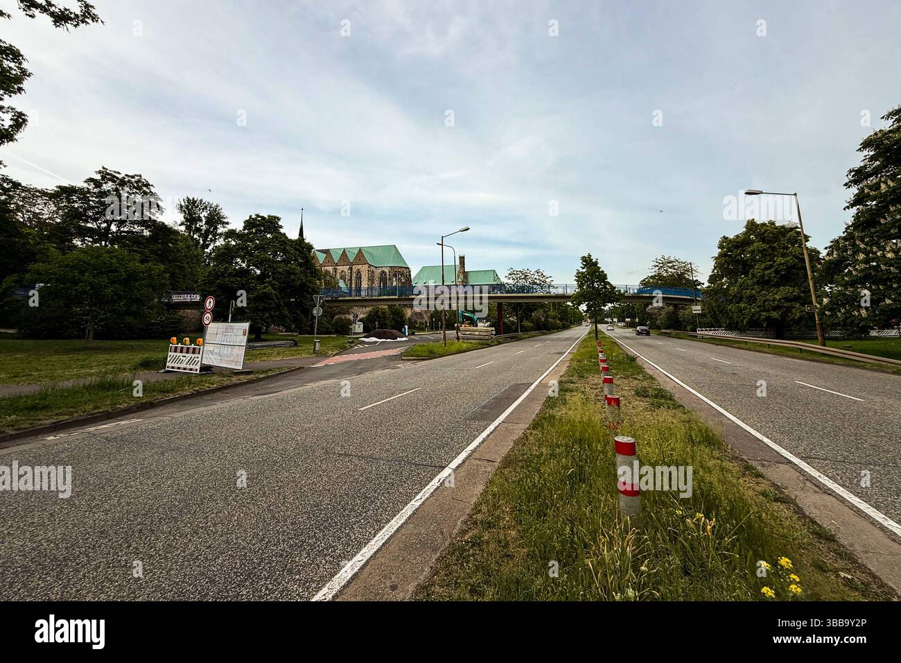 Abriss der Fußgängerbrücke am Petriförder in Magdeburg Sachsen-Anhalt ...
