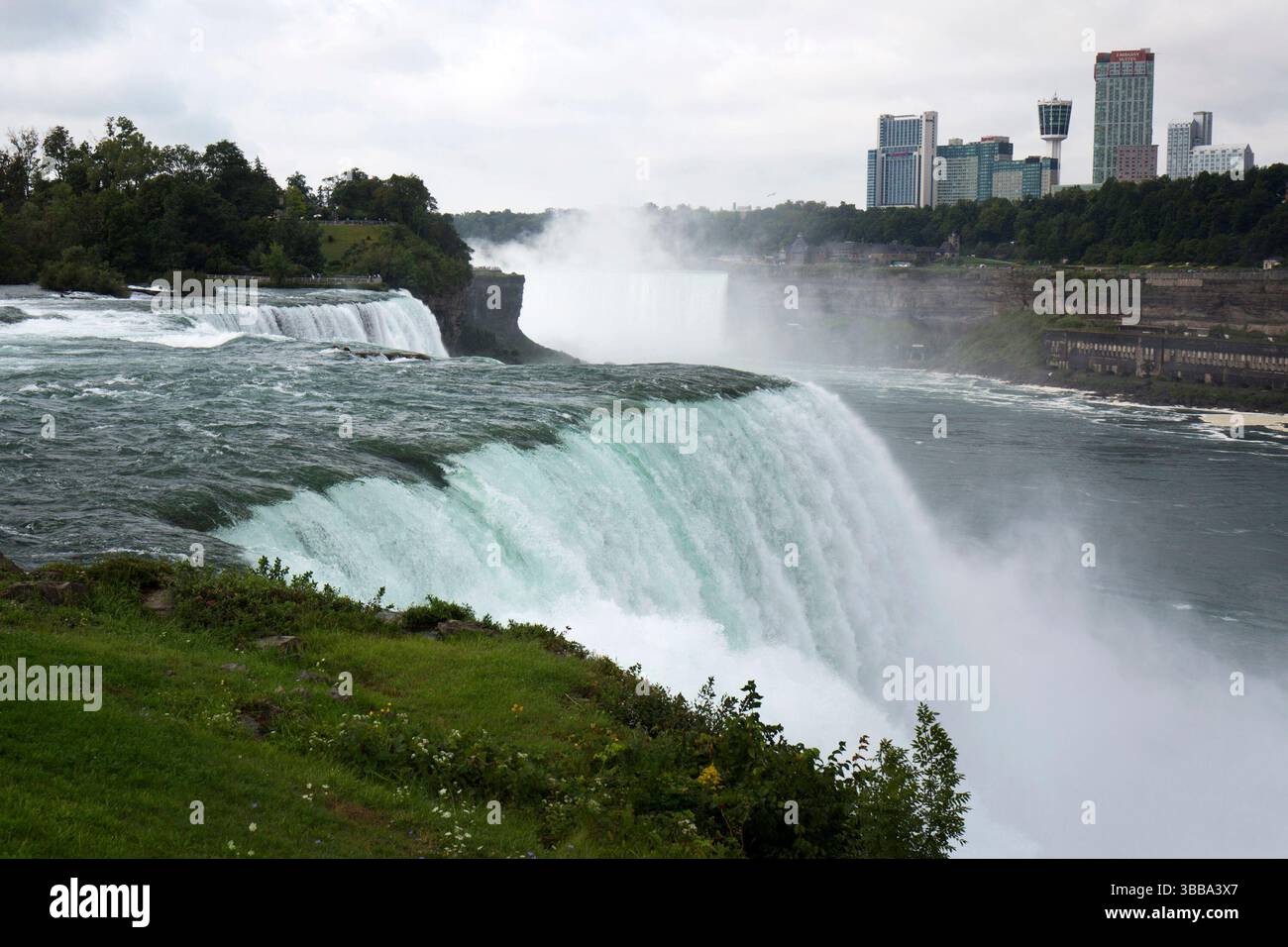 Niagara falls on the border of New York in the United States and ...
