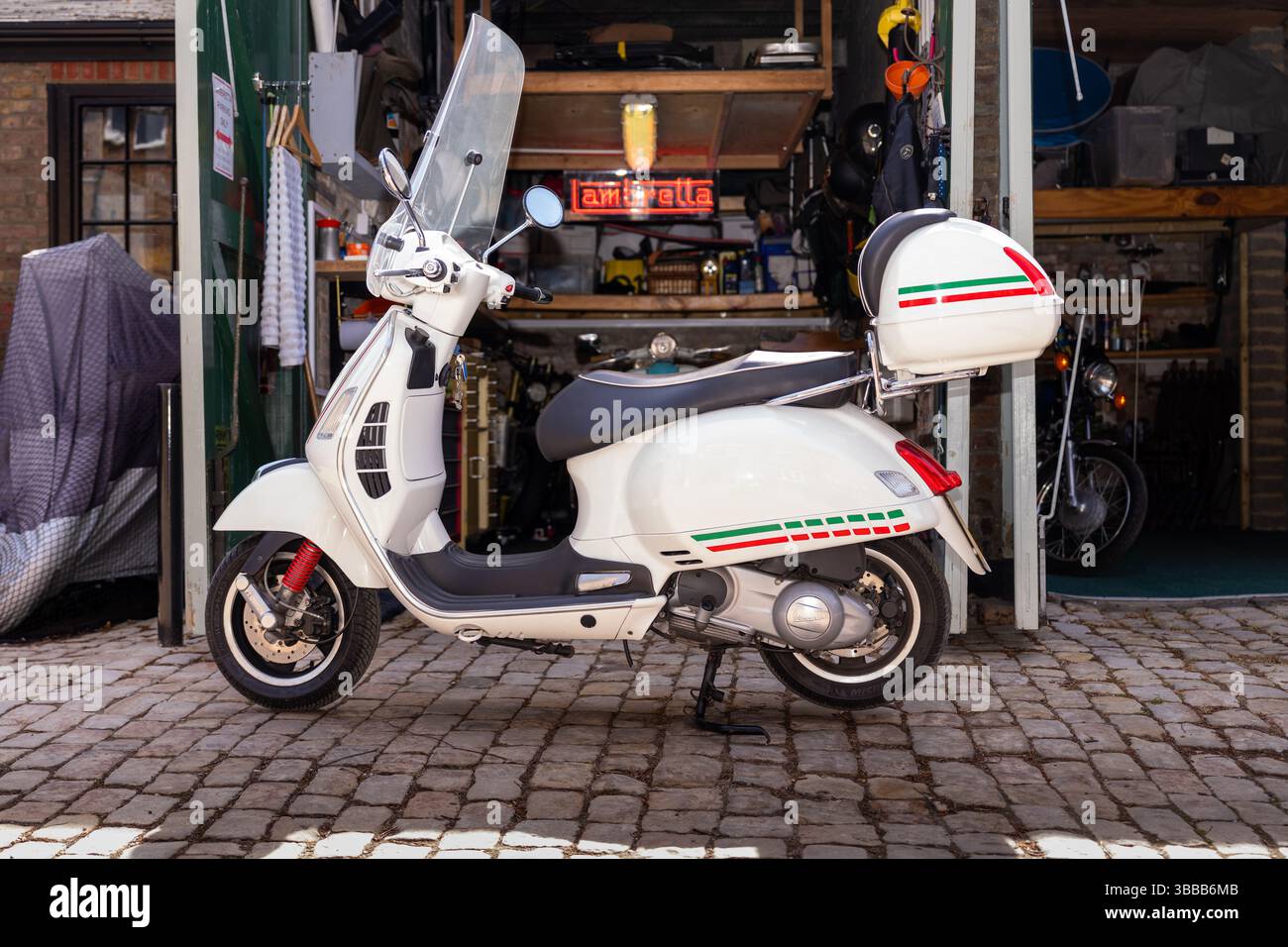 Red white green vespa scooter hi-res stock photography and images  display picture 1