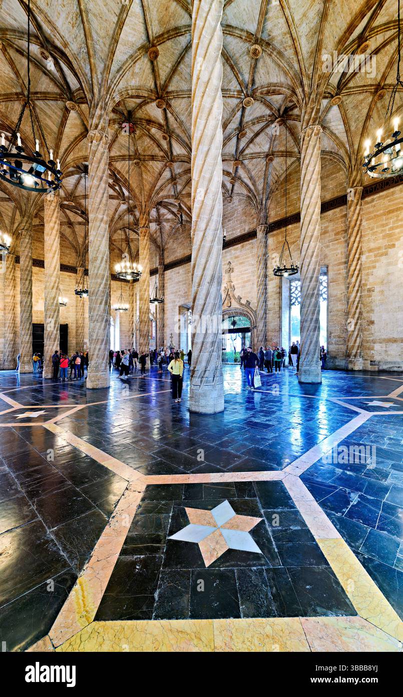 Spacious hall stone columns hi-res stock photography and images - Alamy