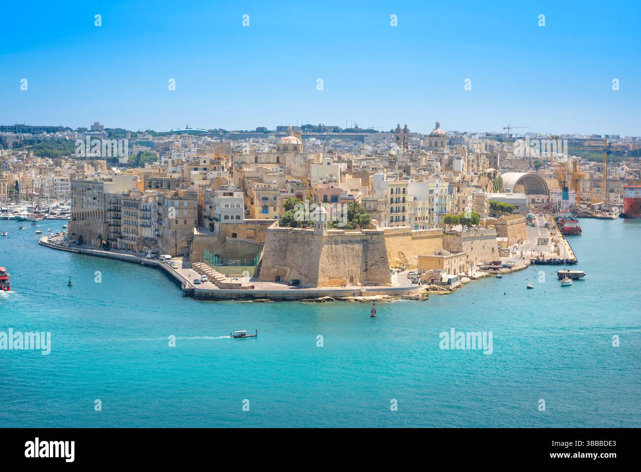 Fort St Angelo Malta, view in summer across the Grand Harbour in Valletta towards Fort St Angelo and the city of Vittoriosa (Birgu), Malta Stock Photo