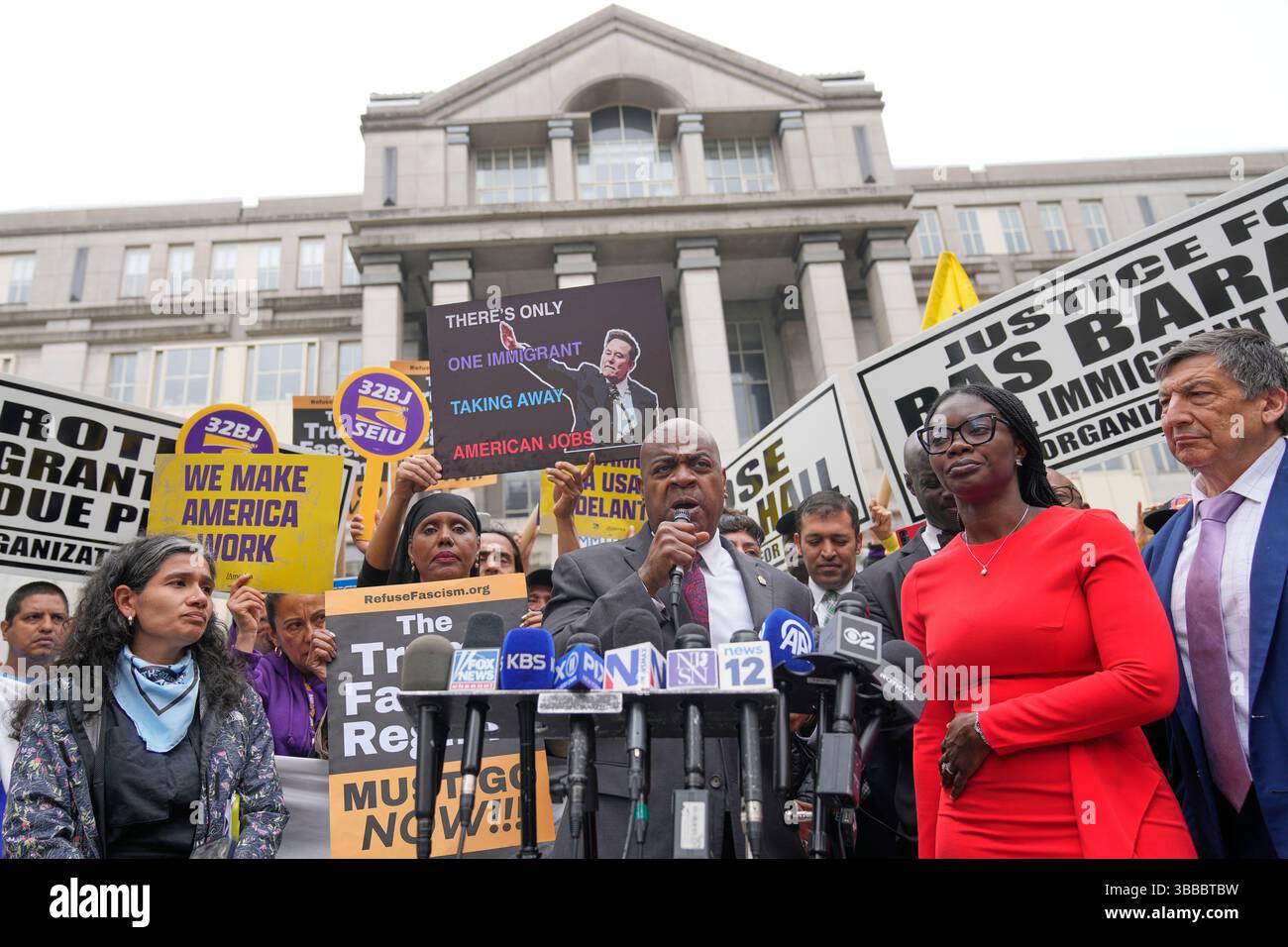 Mayor Ras Baraka Center Speaks To Supporters And Media After A Court Appearance In Newark N J Mayor Ras Baraka Center Speaks To Supporters And Media After A Court Appearance In Newark Nj Thursday May 15 2025 Ap Photoseth Wenig 3BBBTBW 
