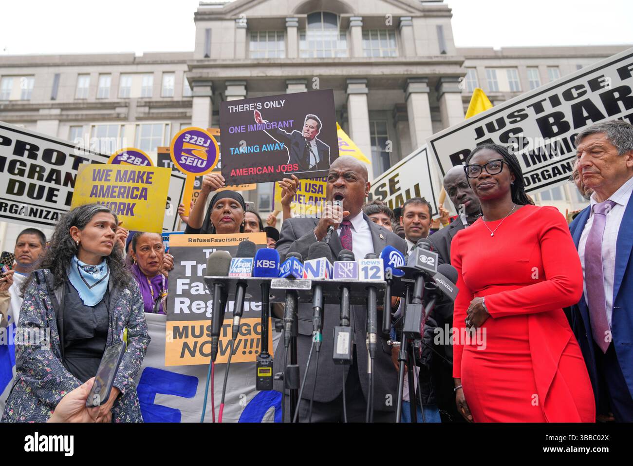 Mayor Ras Baraka Center Speaks To Supporters And Media After A Court Appearance In Newark N J Mayor Ras Baraka Center Speaks To Supporters And Media After A Court Appearance In Newark Nj Thursday May 15 2025 Ap Photoseth Wenig 3BBC02X 