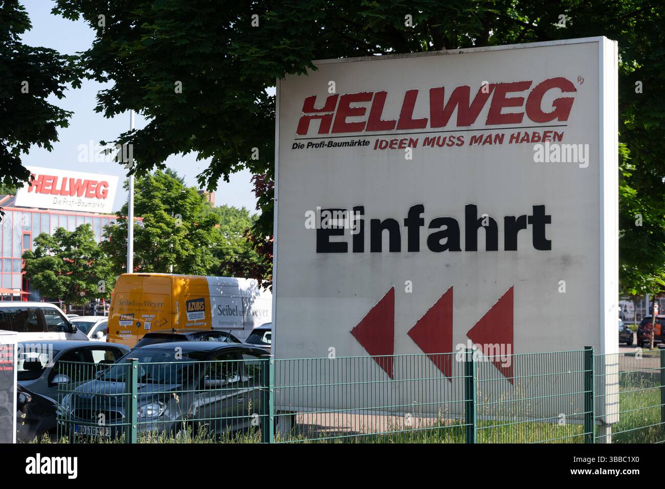 Eat, Deutschland. 15th May, 2025. The Hellweg branch in Essen-Borbeck ...