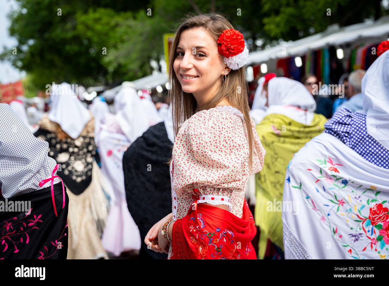 A Person Wearing The Traditional Madrid Costumes Known As chulapa 