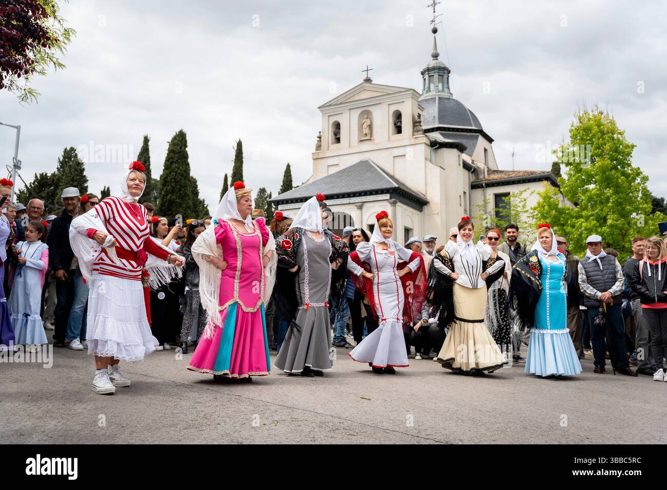 People Wearing The Traditional Madrid Costumes Known As chulapa 
