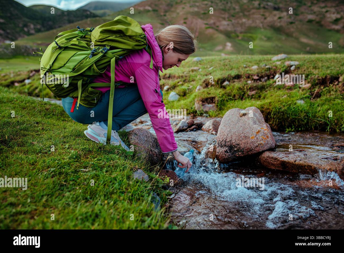 Young woman hiker draws hi-res stock photography and images - Alamy