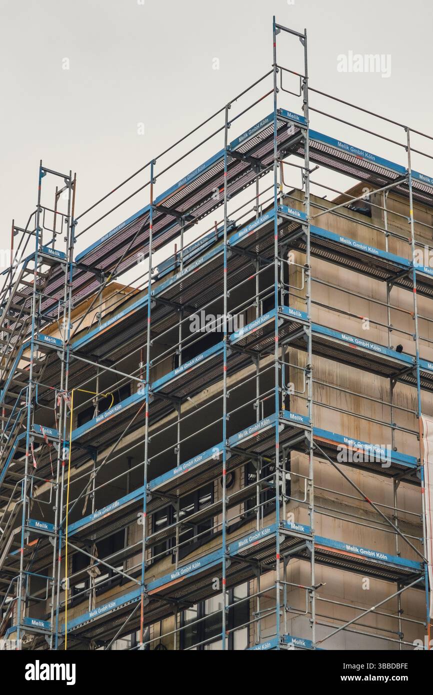 Scaffolding staircase hi-res stock photography and images - Alamy