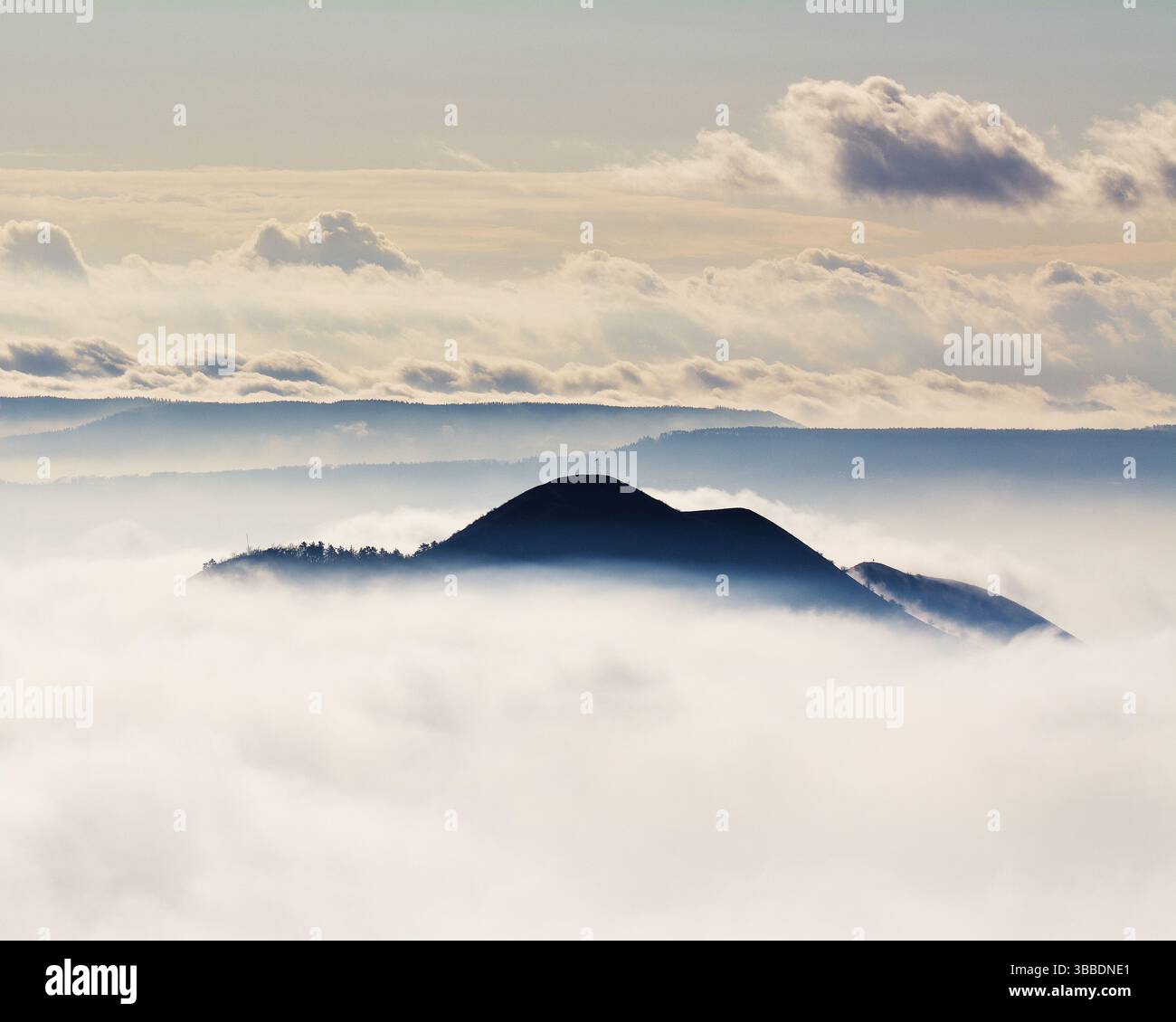 Crisp morning sun hi-res stock photography and images - Alamy