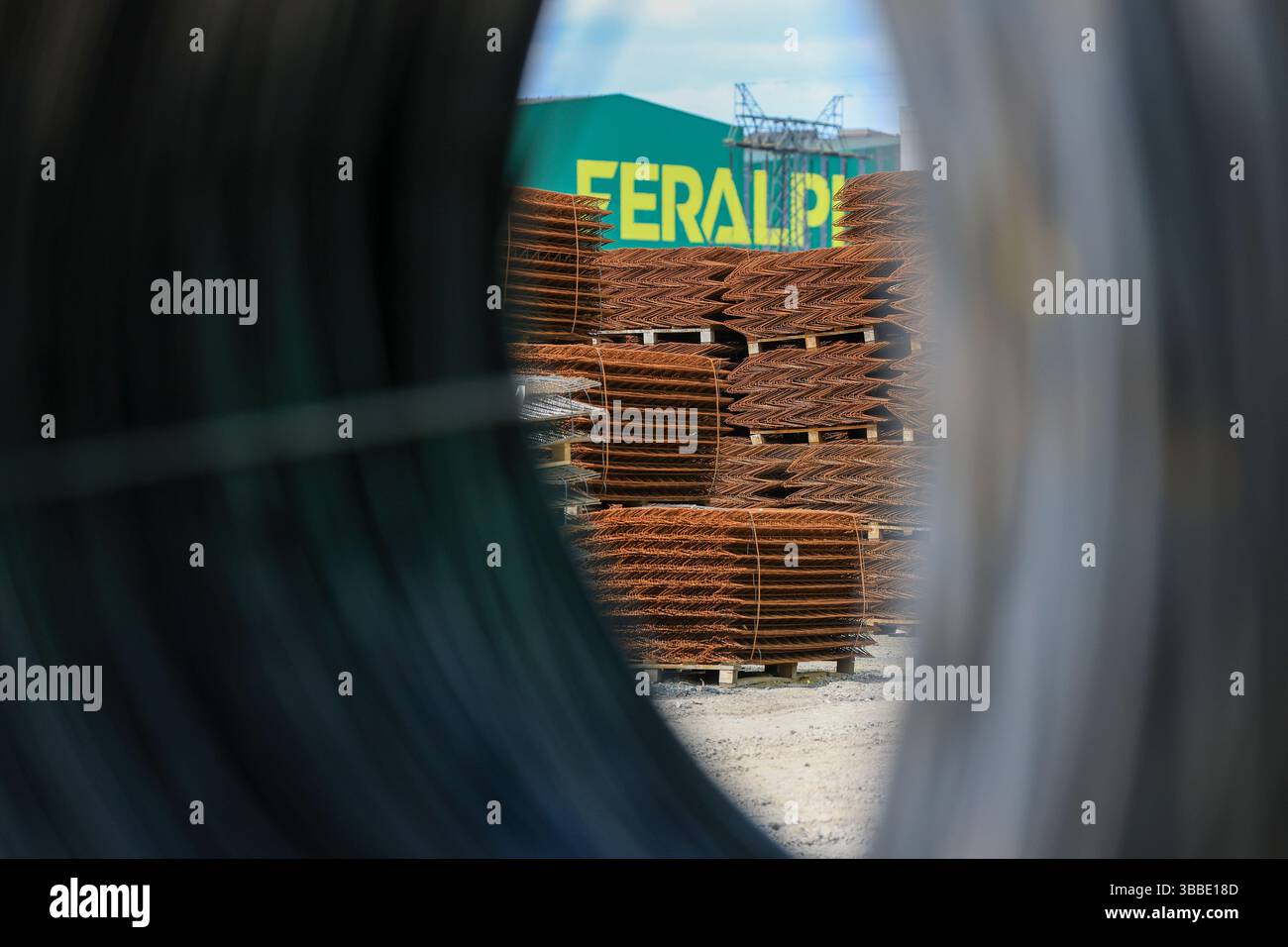 Riesa, Germany. 15th May, 2025. Construction steel stored at Elbe ...