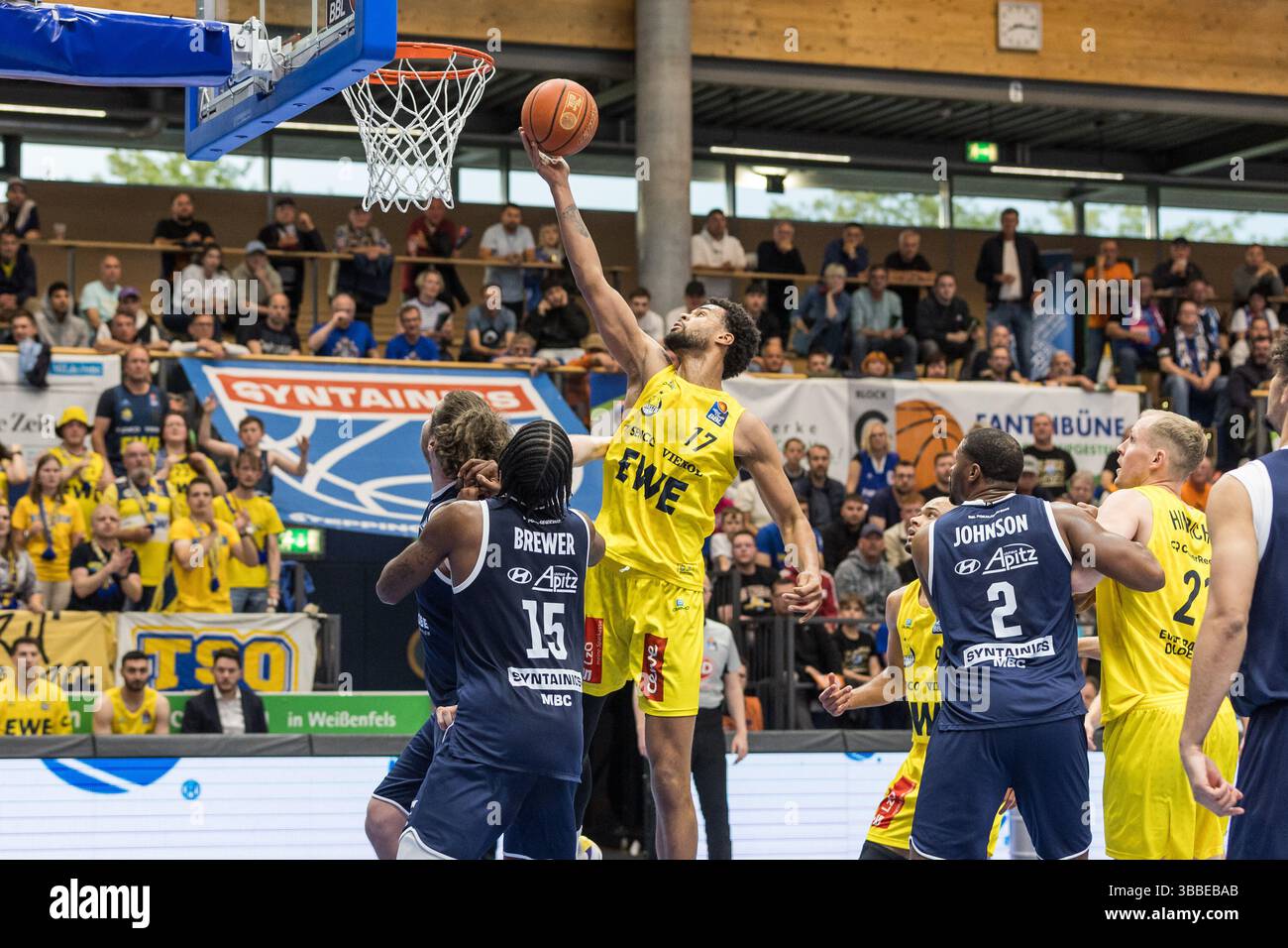 SYNTAINICS MBC Opens Basketball Season in Oldenburg with a Special Touch SYNTAINICS MBC Opens Basketball Season in Oldenburg with a Special Touch