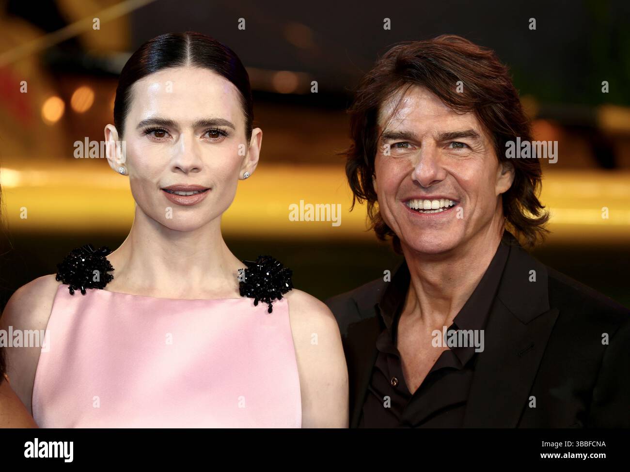 Ana De Armas and Tom Cruise Seemingly Confirm Romance—Weeks After the  Actress Said She Was Ready To Settle Down in Off-Grid Vermont Estate With  Her 'True Love', image size:1300x974