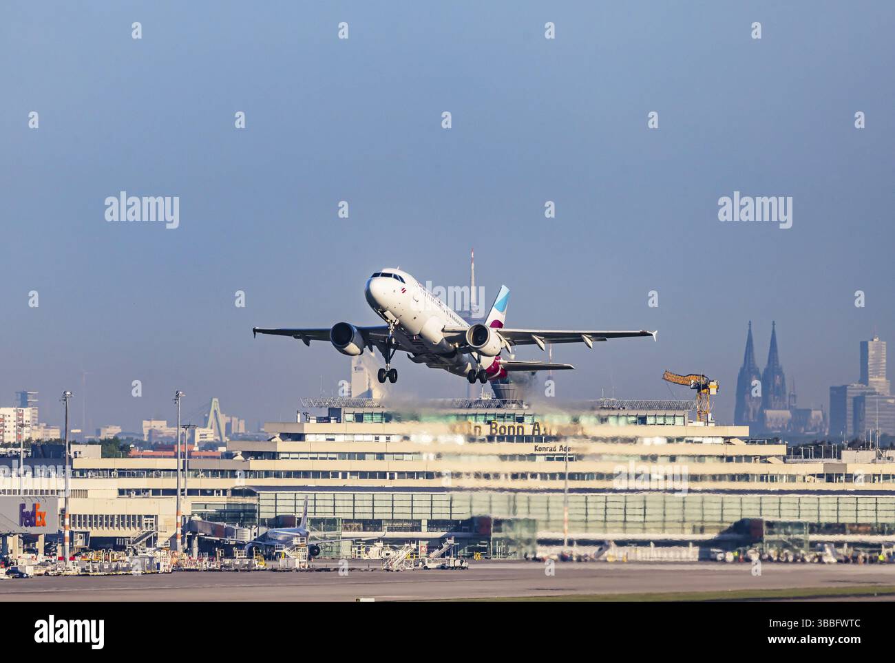 Eurowings airbus a319 100 hi-res stock photography and images - Alamy