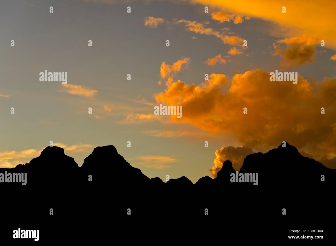 Sunset over the Drakensberg Mountains near the Cathedral Peak section ...