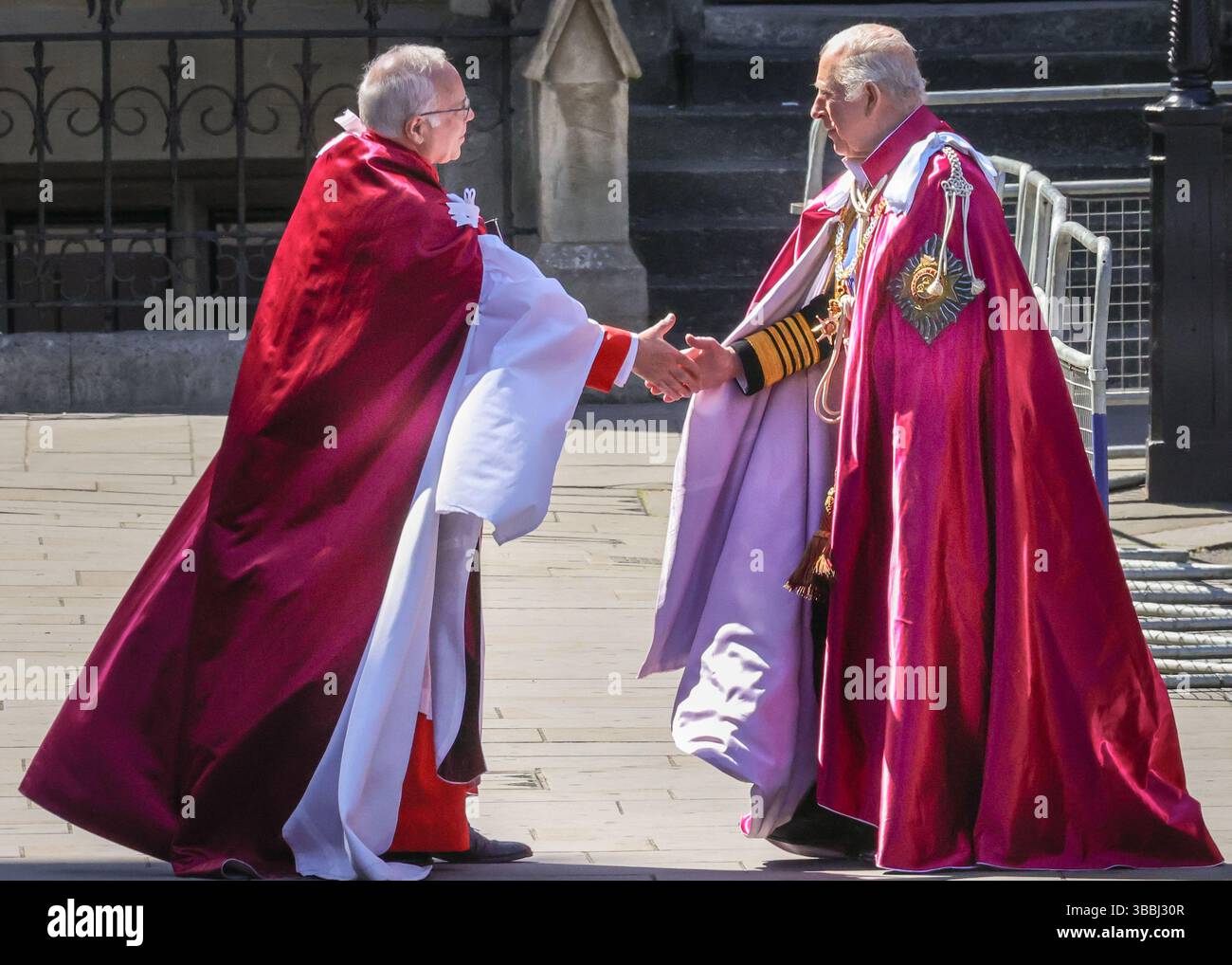 Knight Red Robe Crimson silk robes hi-res stock photography and images - Alamy