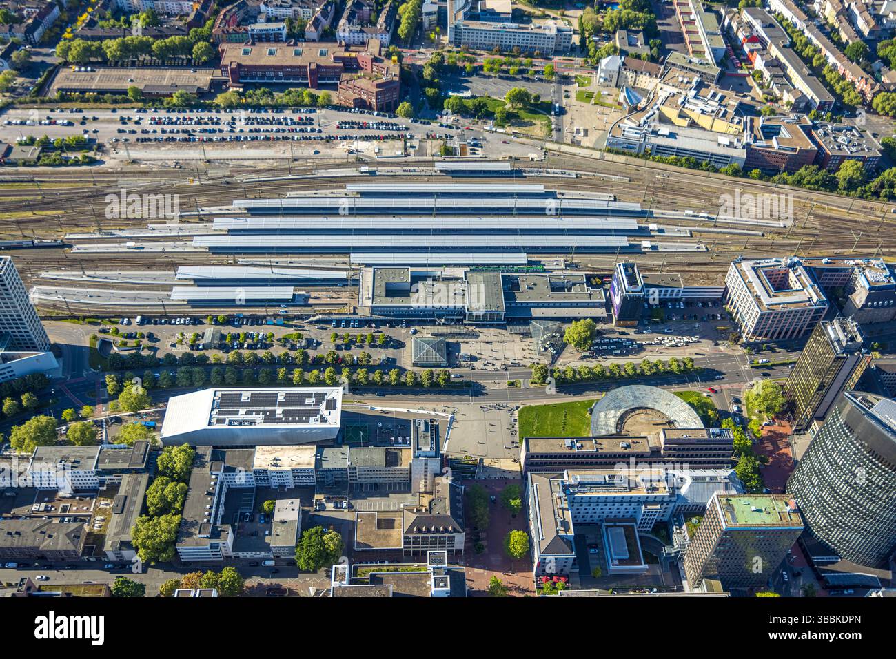 Luftbild, Hbf Hauptbahnhof und Gleisanlagen mit Bahnsteigen, Deutsches