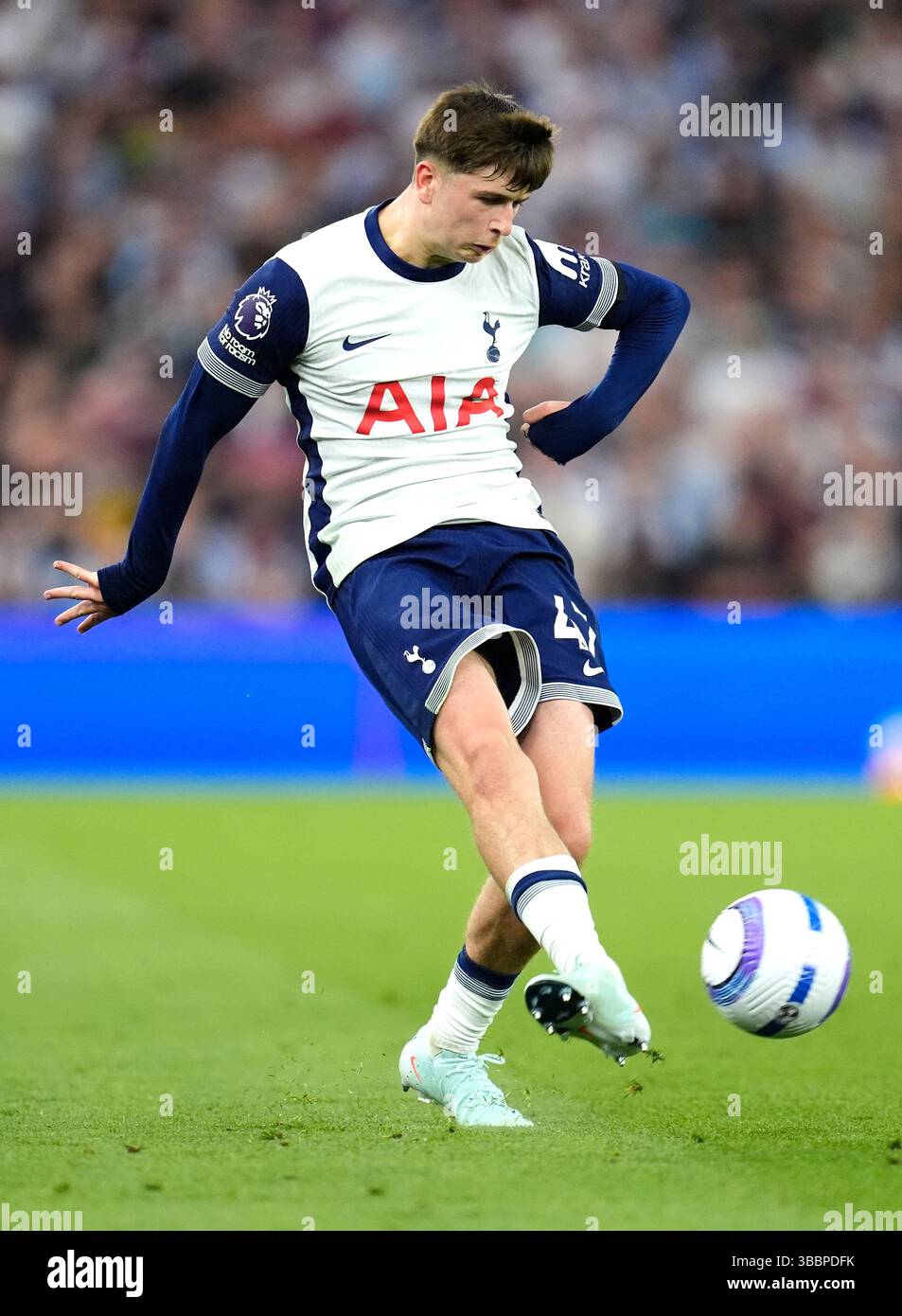 mikey-moore-of-tottenham-hotspurs-hi-res-stock-photography-and-images