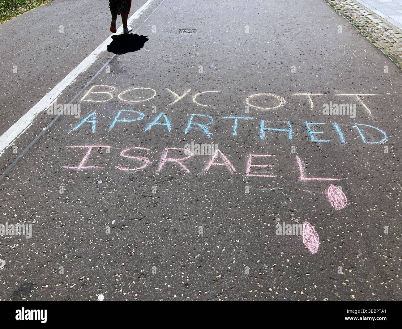 Anti Israel - Pro Palestine, Boycott Apartheid Israel, chalk drawing grafitti on pavement, Edinburgh Scotland, UK - Smartphone Captured Stock Image