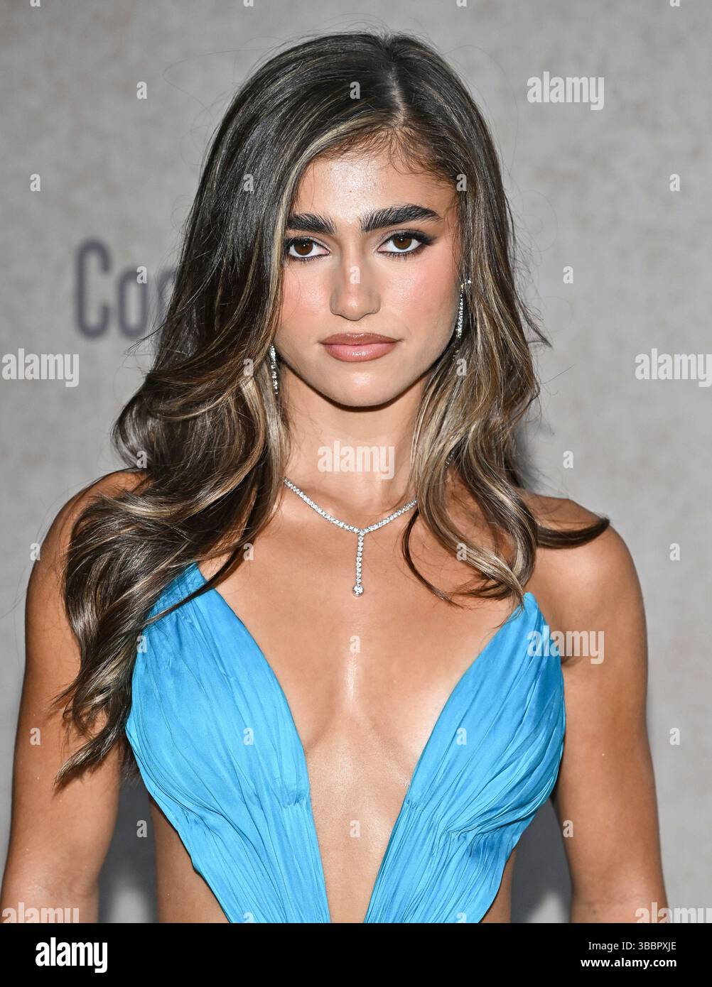 rayna-vallandingham-attends-the-sports-illustrated-swimsuit-edition