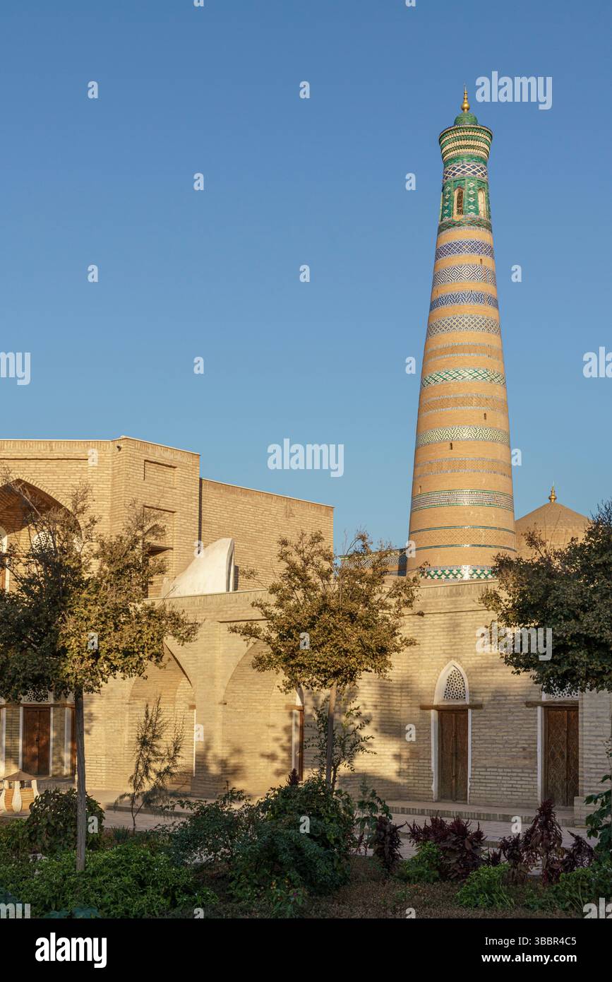 Slender structure stands hi-res stock photography and images - Alamy