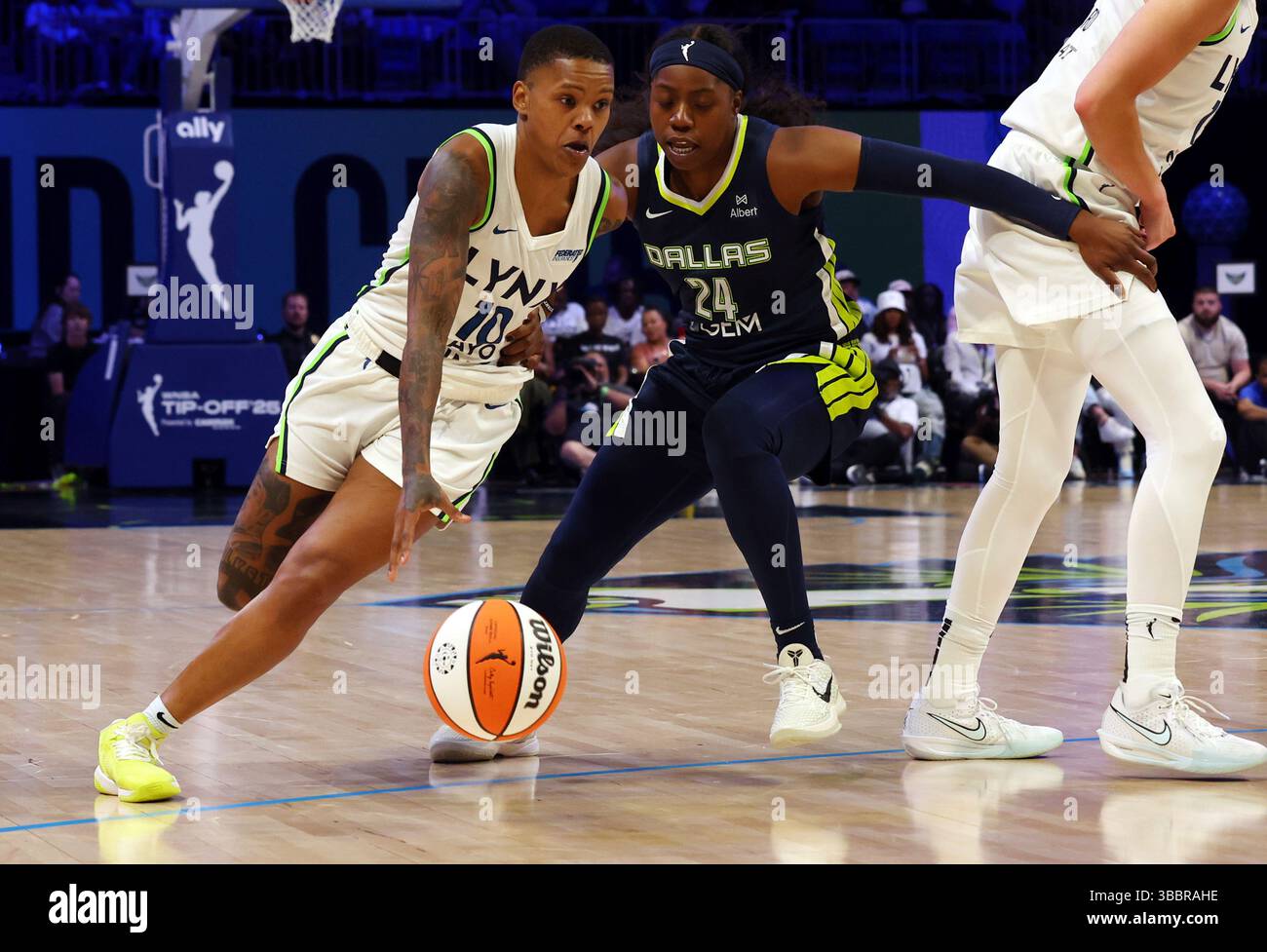 Arike Ogunbowale scores 45 points as Dallas Wings even playoff series 1-1