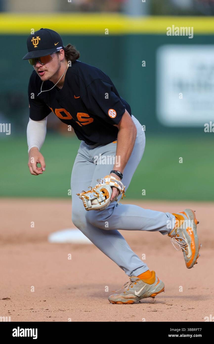 Hunter Richey May16, 2025: Tennessee infielder Hunter High (15) moves forward on a ...