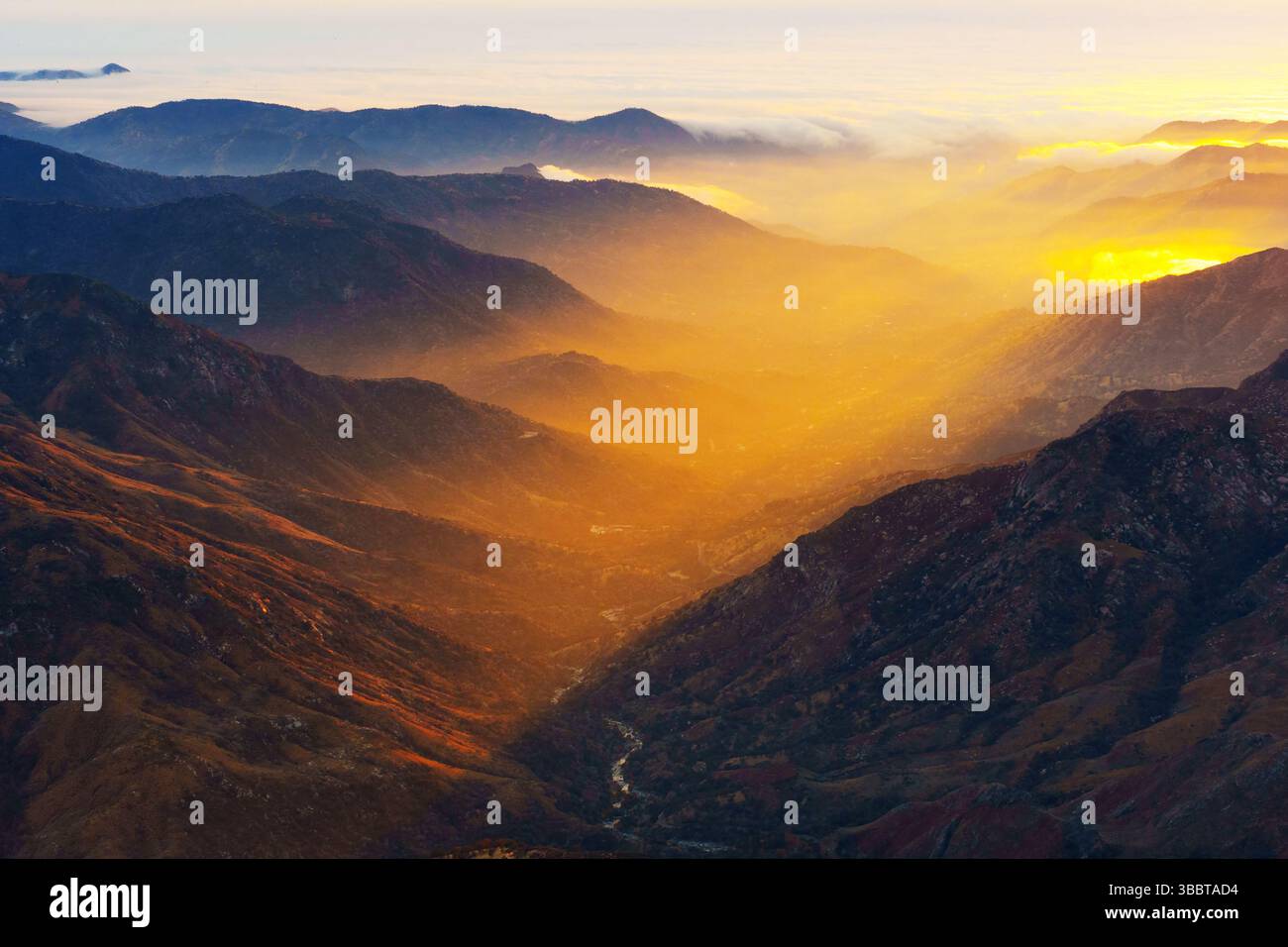 panoramic-view-of-sequoia-national-park-at-sunrise-showcasing-the