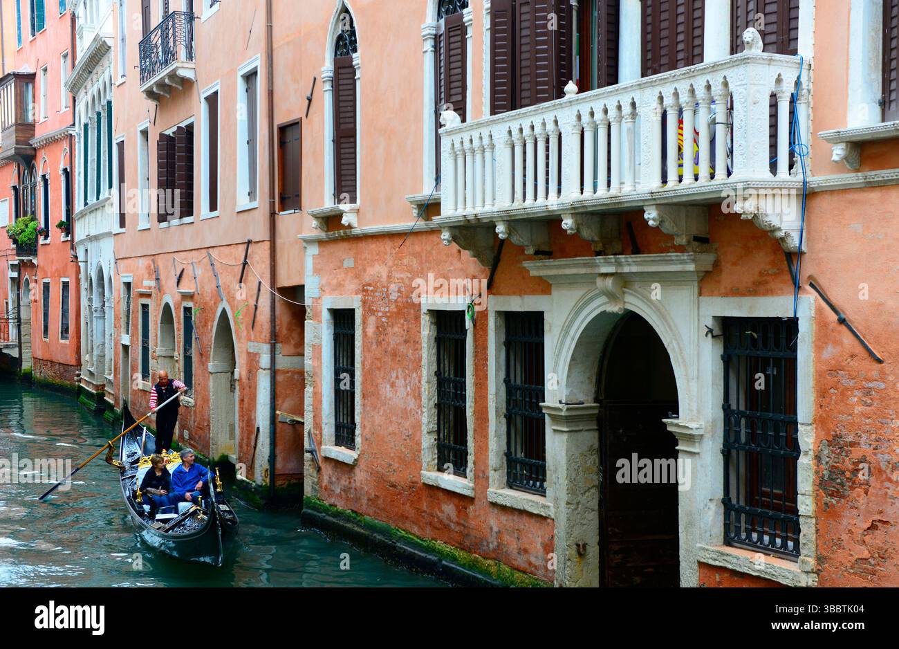 Venice style gondola hi-res stock photography and images - Alamy