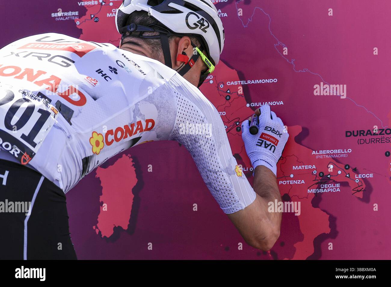 Castelraimondo, Italy. 17th May, 2025. AYUSO Juan, UAE Team Emirates ...