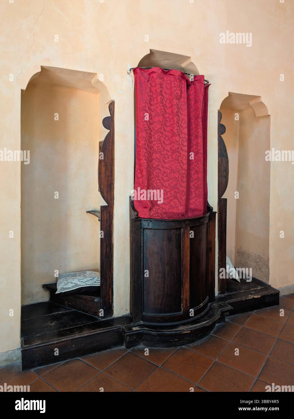 Confessional hi-res stock photography and images - Alamy