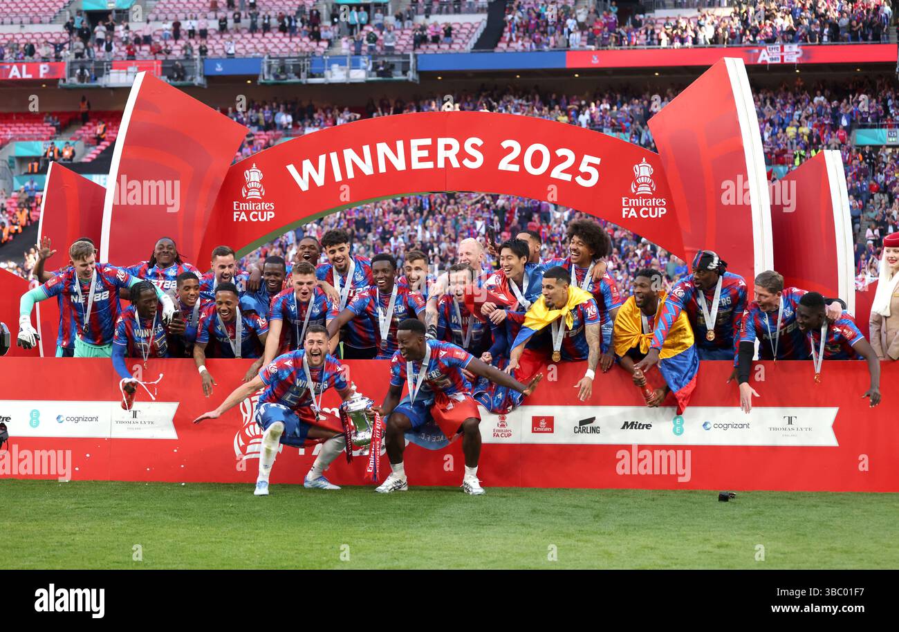 Crystal Palace celebrate win the cup at the Emirates FA Cup Final Fa Cup 2025 Final