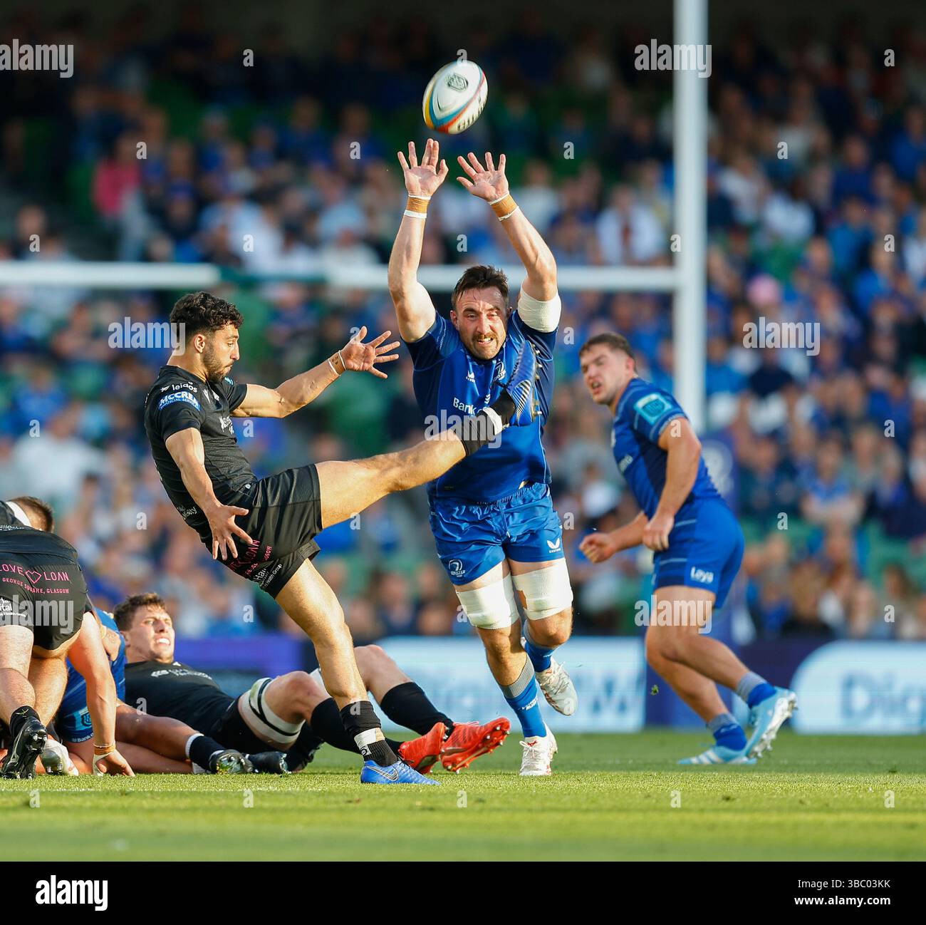 Warriors Rugby Ruck Aviva Stadium, Dublin, Ireland. 17th May, 2025. United Rugby ...