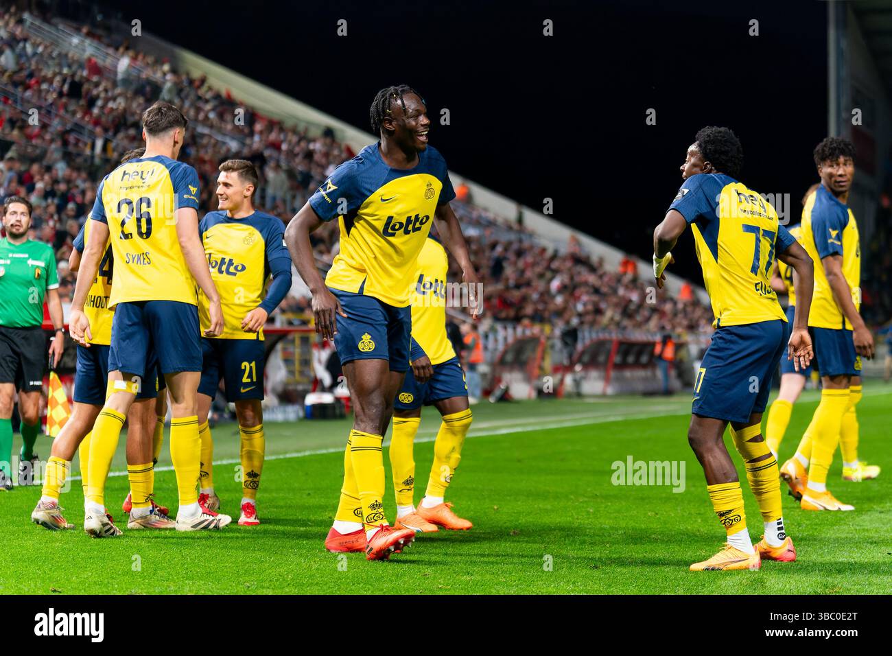 Union Saint-Gilloise defeats Antwerp 2-0 at Bosuil Stadium Union Saint-Gilloise defeats Antwerp 2-0 at Bosuil Stadium