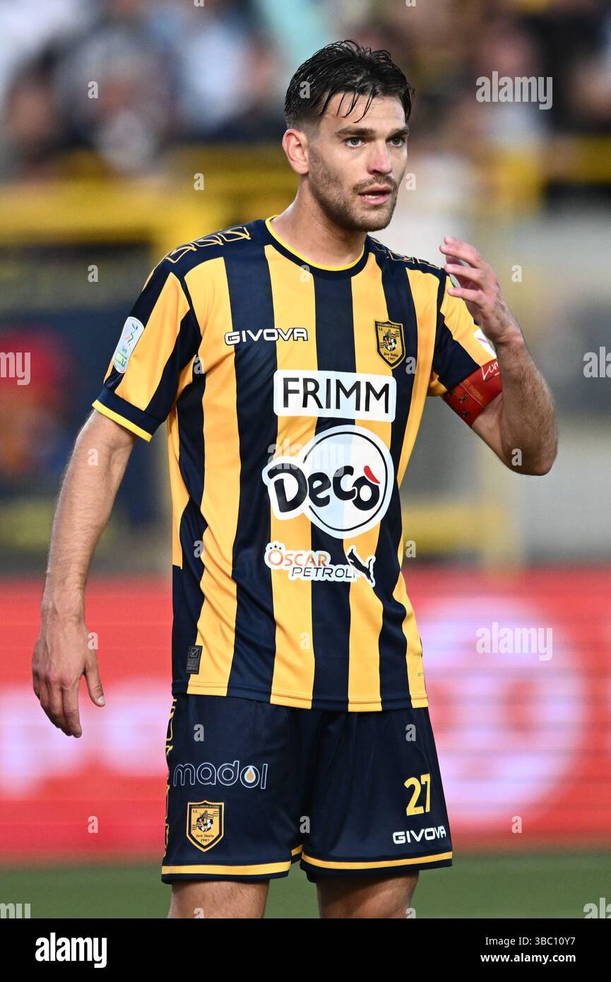 Castellamare di Stabia, Italy. 17th May, 2025. Leonardo Candellone of SS Juve Stabia gestures during the Serie B match between SS Juve Stabia and Palermo FC at Stadio Romeo Menti, Castellammare di Stabia, Italy on May 17, 2025. Credit: Nicola Ianuale/Alamy Live News Stock Photo