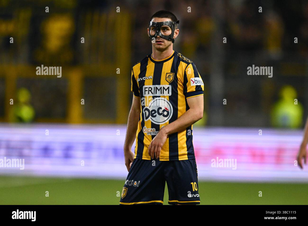 Castellamare di Stabia, Italy. 17th May, 2025. Christian Pierobon of SS Juve Stabia looks on during the Serie B match between SS Juve Stabia and Palermo FC at Stadio Romeo Menti, Castellammare di Stabia, Italy on May 17, 2025. Credit: Nicola Ianuale/Alamy Live News Stock Photo