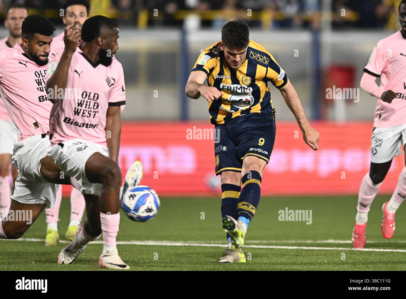 Castellamare di Stabia, Italy. 17th May, 2025. Andrea Adorante of SS Juve Stabia in action during the Serie B match between SS Juve Stabia and Palermo FC at Stadio Romeo Menti, Castellammare di Stabia, Italy on May 17, 2025. Credit: Nicola Ianuale/Alamy Live News Stock Photo